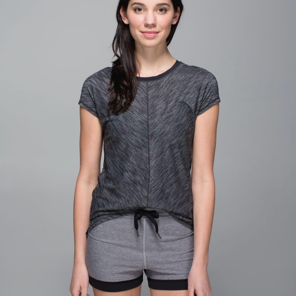 Lululemon Retreat Tee Heathered Black Athleisure Activewear Gym Yoga  Outdoors S